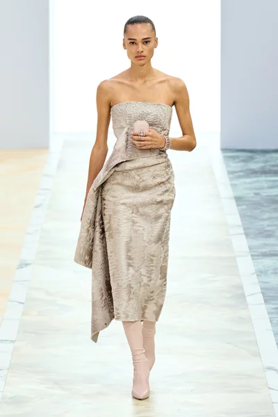 Look 27